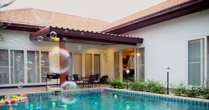 สระว่ายน้ำ The beach pool villa