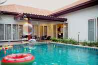 สระว่ายน้ำ The beach pool villa