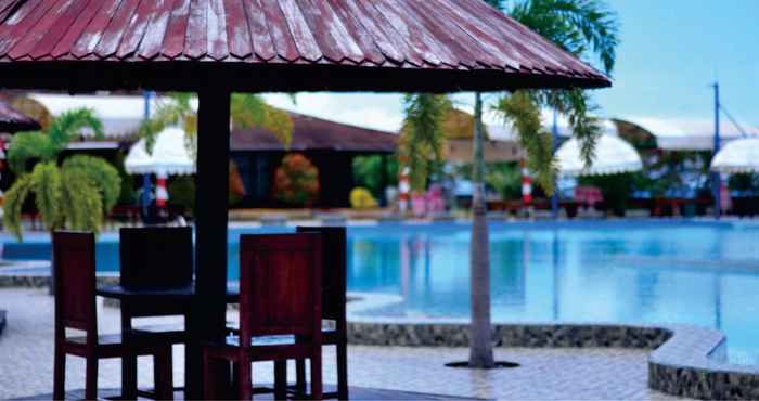 Kolam Renang Tampa Garam Beach Resort