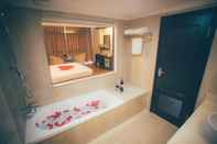 Toilet Kamar Top Hotel Hanoi