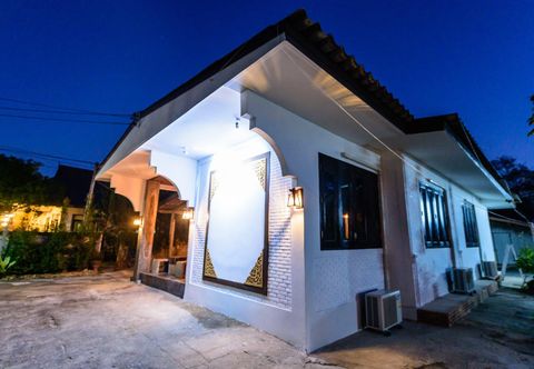 Bên ngoài Huan Amphan