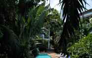 Kolam Renang 7 Holiday Park Hotel