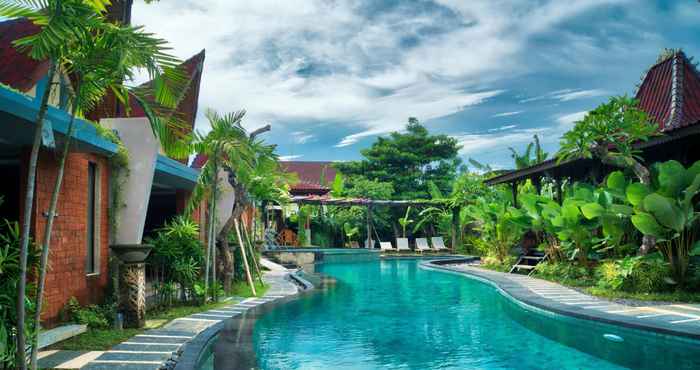 Swimming Pool The Garden Villa