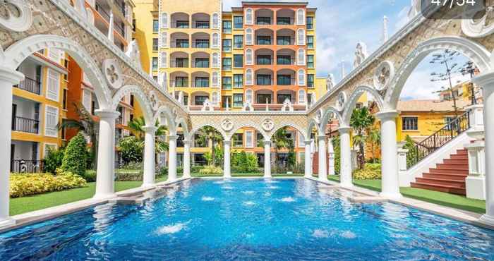 Swimming Pool Venetian Pattaya (Amazing Pool View)