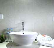 In-room Bathroom 6 Puri Karang Besakih