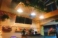 Bar, Kafe, dan Lounge Tropical Vibes Homestay