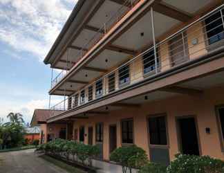 Exterior 2 Saypon Inn Toril