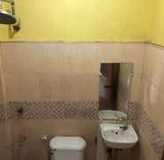 In-room Bathroom 5 Saypon Inn Toril