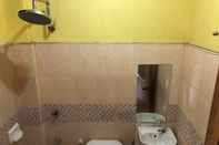In-room Bathroom Saypon Inn Toril