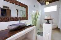 In-room Bathroom Vilaku Batuan