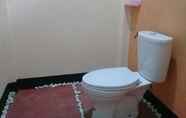 Toilet Kamar 6 Anjani Homestay