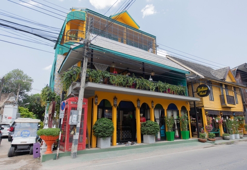 Exterior Yellow Hotel