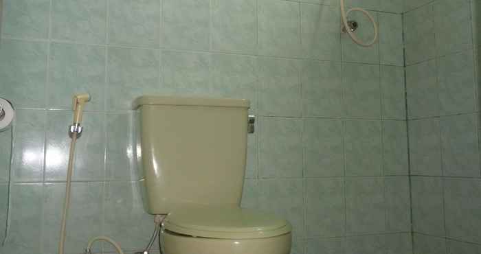 Toilet Kamar Pondok Santhi Homestay