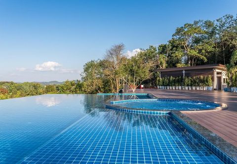สระว่ายน้ำ Chiang Rai Lake Hill Resort