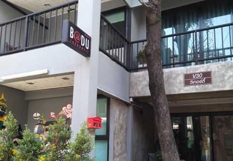 外観 Badu Sukhumvit Hostel 