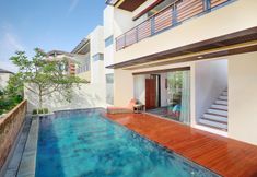 Swimming Pool 3 The Miracle Villa Nusa Dua