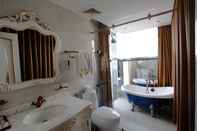 In-room Bathroom Hoang Trieu Hotel Saigon