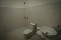 In-room Bathroom Ratna Guest House