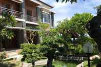 Lobi Green Beach Inn