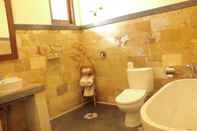 Toilet Kamar Doni House & Villa 