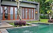 สระว่ายน้ำ 5 Anggira Villa Ubud