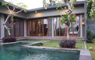 สระว่ายน้ำ 4 Anggira Villa Ubud