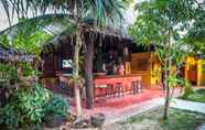 Bar, Kafe, dan Lounge 7 Lanta Pearl Beach Resort