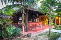 Bar, Cafe and Lounge Lanta Pearl Beach Resort