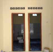 Toilet Kamar 5 Pambudi Homestay