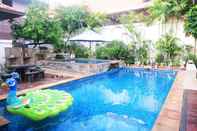 Kolam Renang 98 The Beach Villa