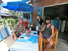 Bilik Mandi dalam Bilik 4 Baan Bangkok Backpackers Hostel