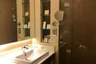 In-room Bathroom Hotel Benilde Maison De La Salle