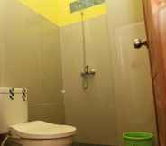 In-room Bathroom 4 Kos Eksklusif Ceria (KECE)