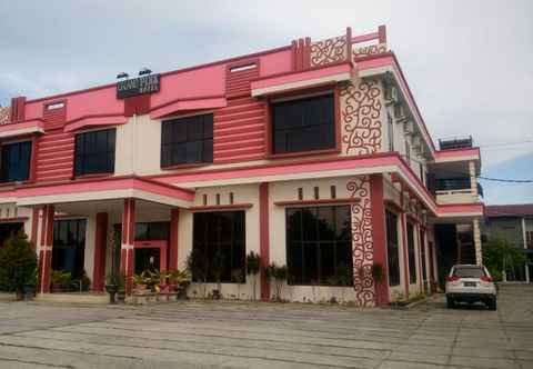 Exterior Grand Pink Hotel Ampana