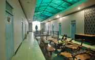 Entertainment Facility 6 Urbanview Hotel Bagoes Sintang by RedDoorz