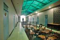 Entertainment Facility Urbanview Hotel Bagoes Sintang by RedDoorz