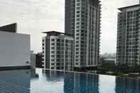 Swimming Pool Hue Sukhumvit BTS Punnawithi