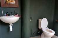 Toilet Kamar Rare Angon Villas