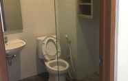 Toilet Kamar 6 de Breeze Mansion