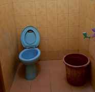 Toilet Kamar 5 Penginapan Efany