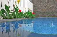 Swimming Pool Cassa De Lilian