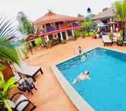 Kolam Renang 7 Panatsaya Homestay