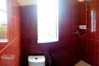 Toilet Kamar LRS Moalboal Apartment
