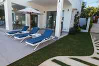 Swimming Pool Villa Largo