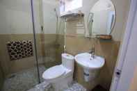 Toilet Kamar Ven Song Riverside Hotel