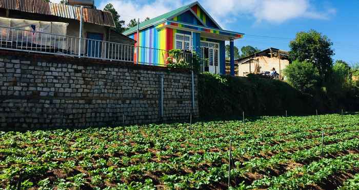 Bên ngoài Em Oi Nha Chung Minh