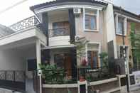 Exterior Rumah Karangwuni Homestay