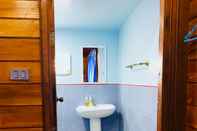 Toilet Kamar We Care Resort