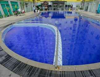 Swimming Pool 2 The Suites Metro By Isal
