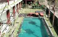 Kolam Renang 2 Seno Guesthouse & Cafe